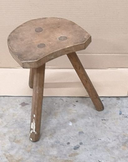 FRANCE, fin du XIXème ou début du XXème siècle - Molded walnut bedroom chair.

H....