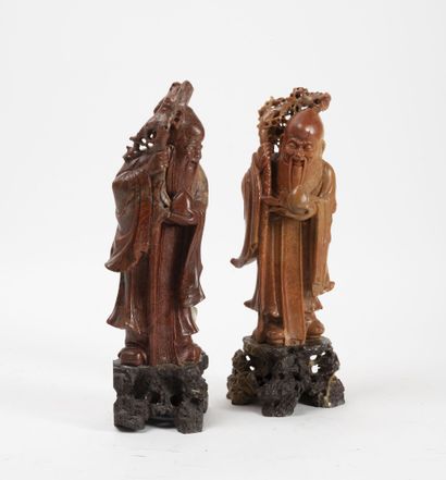 CHINE, Fin du XIXème ou début du XXème siècle 
Deux statuettes de Shou Lao tenant...