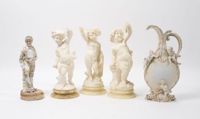 null Lot of three statuettes representing Putti.

In composition.

Base in onyx.

H....