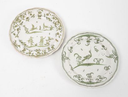 MOUSTIERS - Fin XVIIIème siècle - début XIXème siècle Two polylobed earthenware dishes...