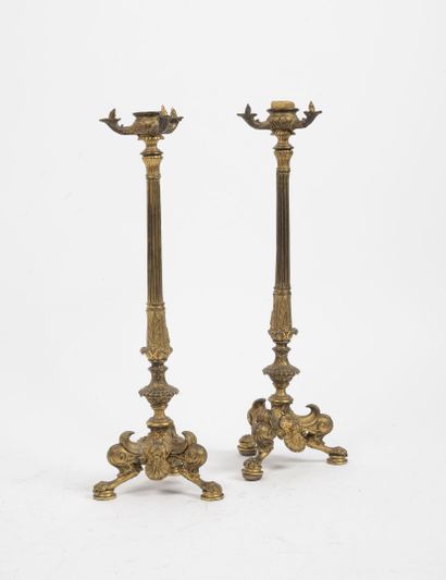 null Pair of torches in gilt bronze.

Long shaft with flutes. Tripod base decorated...