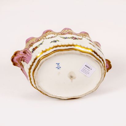 Dans le goût de SÈVRES Porcelain glass cooler with polychrome decoration of garlands...