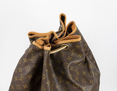 LOUIS VUITTON Monogram canvas and natural leather duffel bag.

Signed below.

87...