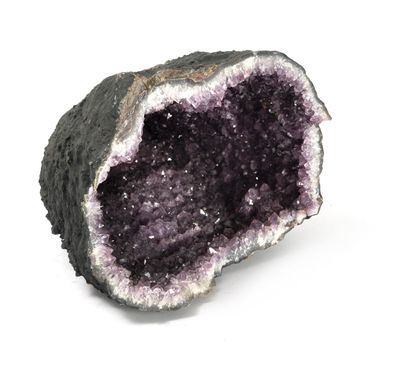 Geode of purple amethyst. 25 x 45 cm.