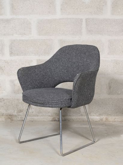 Eero Saarinen (1910-1961) Un fauteuil Conférence. 
Modèle conçu en 1957. 
Structure...