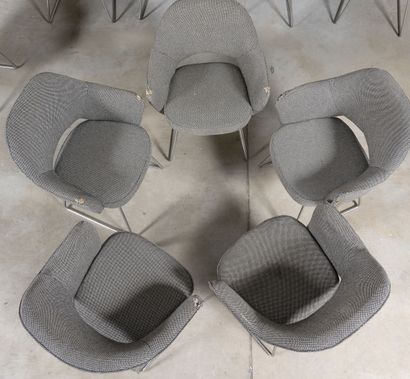 Eero Saarinen (1910-1961) Lot de 10 fauteuils Conférence. 
Modèle conçu en 1957....