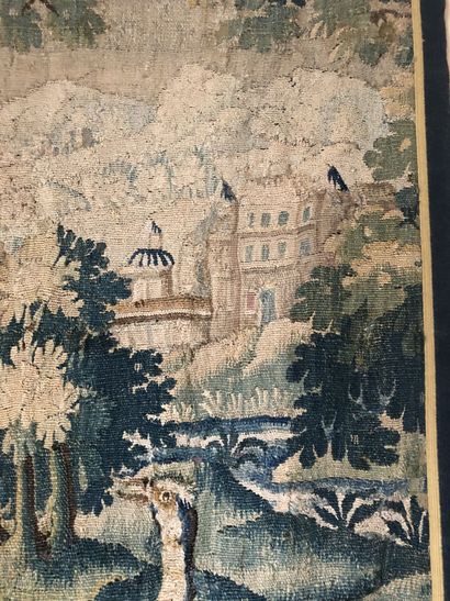 AUBUSSON, XVIIIème siècle Fragment de tapisserie en laine polychrome à décor de deux...