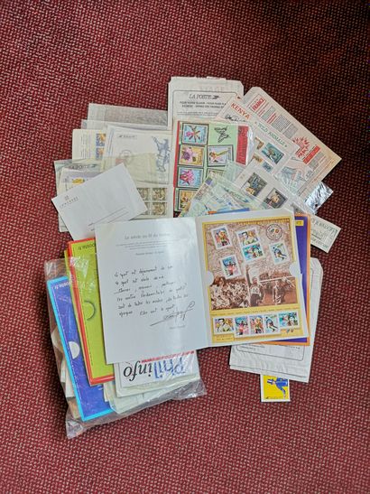 France Complete years from 1940 to 2012, facies + BF + booklets.

Loose in a box...