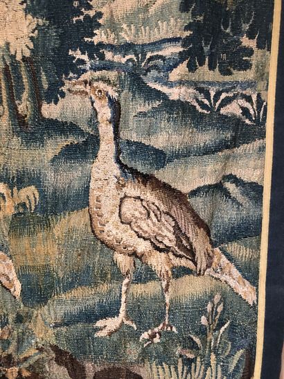 AUBUSSON, XVIIIème siècle Fragment de tapisserie en laine polychrome à décor de deux...
