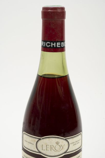 Richebourg 1 bouteille, 1975.

Domaine de la Romanée-Conti.

Numérotée 6651.

Niveau...