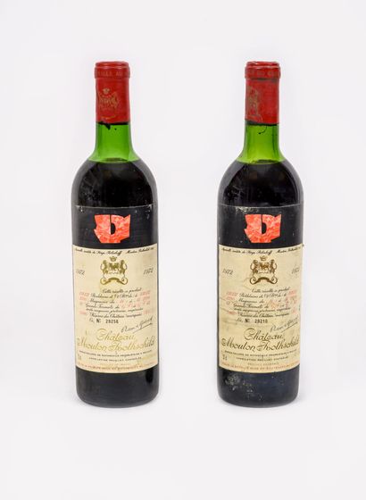 Château Mouton Rothschild 2 bouteilles, 1972.

GCC1 Pauillac.

Niveau mi-épaule.

Taches...