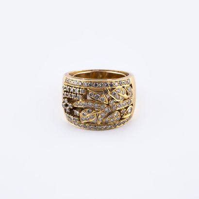 null Yellow gold (750) openwork band ring with a leafy branch paved with brilliant-cut...