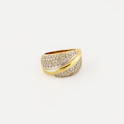 null Bague jonc en ors jaune et gris (750) ornée de diamants de taille brillant en...