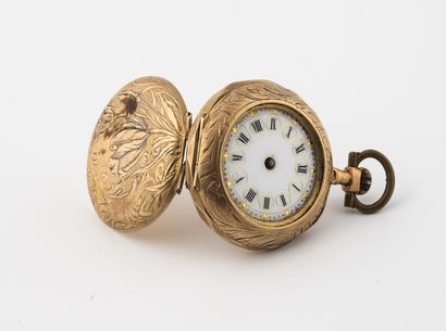 null Yellow gold (750) collar watch.

Faceted case, back cover decorated with flowers...