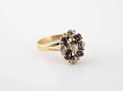 Yellow gold (750) daisy ring set with old-cut...