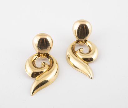 Pair of earrings in yellow gold (750) hollow...
