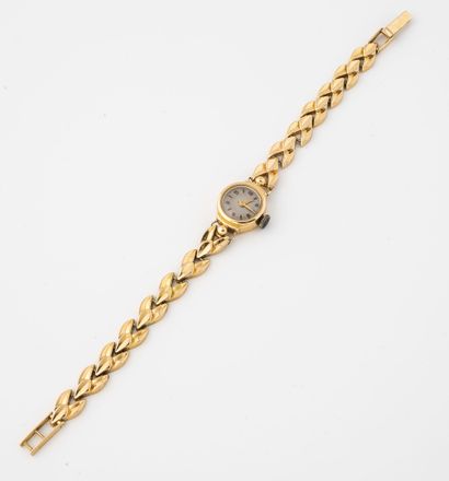 null Lady's wristwatch in yellow gold (750).

Round case.

Dial with iridescent background,...