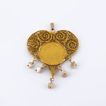 null Yellow gold (750) heart pendant centered with a 10 francs gold coin, Napoleon...