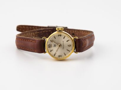 LIP, Dauphine Lady's wrist watch.

Round case in yellow gold (750). 

Dial with silvered...