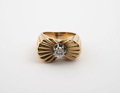 Yellow gold (750) architectural ring centered...