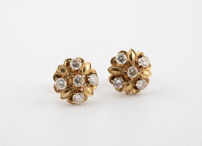 Pair of earrings in yellow gold (750) with...