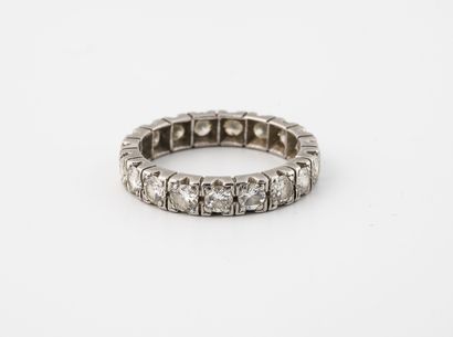 null American wedding band in platinum (850) set with brilliant-cut diamonds in claw...