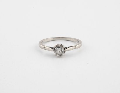 null Solitaire ring in platinum (850) centered on an old-cut diamond in claw setting.

Gross...
