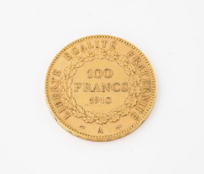 France Une pièce de 100 francs or, Paris, 1910.

Poids : 32.2 g. 

Légères rayures...