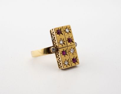 Yellow gold (750) ring with rectangular top...