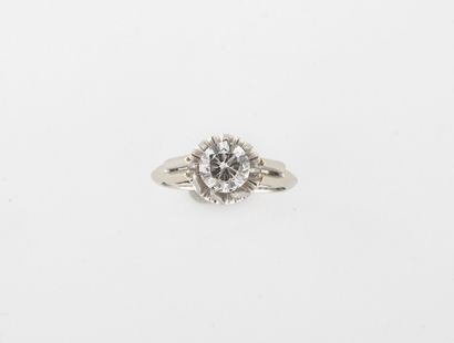 Solitaire ring in white gold (750) set with...