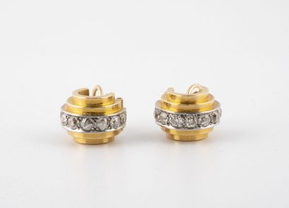 null Pair of yellow gold (750) and platinum (850) half hoop earrings with tiered...