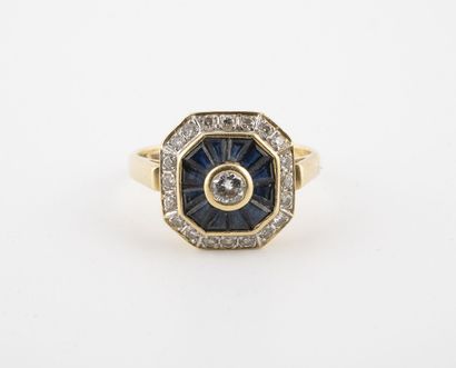 null Yellow gold (750) octagonal ring centered on a brilliant-cut diamond, surrounded...