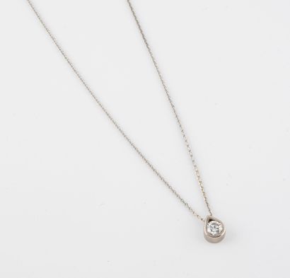null Necklace chain in white gold (750) holding a pendant drop in white gold (750)...