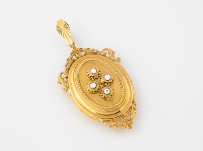 Yellow gold (750) pendant in an openwork...