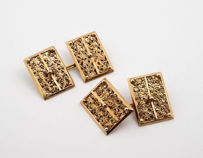 null Pair of rectangular cufflinks in yellow gold (750) with openwork filigree decoration...