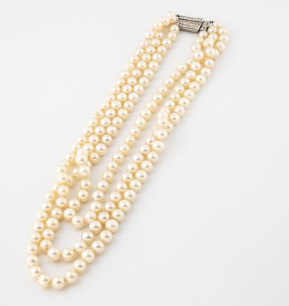 Necklace with three rows of cultured pearls....