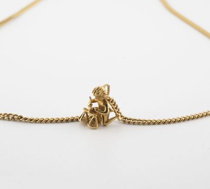 null Chain in yellow gold (750) with a curb chain holding a small pendant with a...