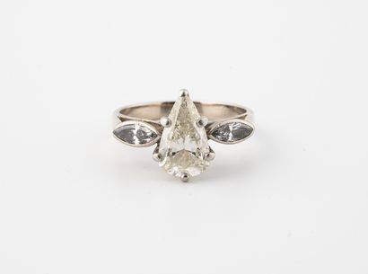 null Platinum (850) and white gold (750) ring set with a claw-set pear-shaped diamond...
