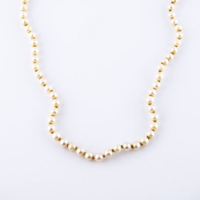 null Necklace of small white cultured pearls.

Hook clasp in the shape of shuttle...