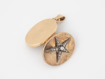 null Yellow gold (750) oval photo holder pendant decorated with a silver (800) star...