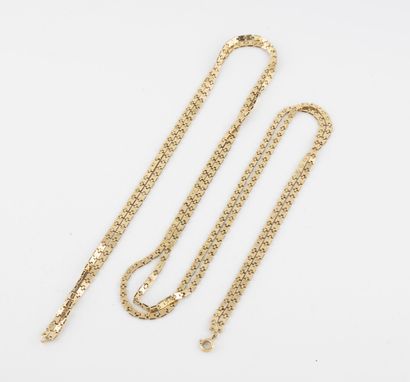 null Yellow gold necklace (750) with two lines of square links. 

Clasp ring spring.

Net...