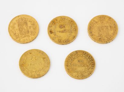 FRANCE ET ITALIE Lot de 5 pièces or : 

- 1 de 40 francs Charles X, 1830, Paris.

-...