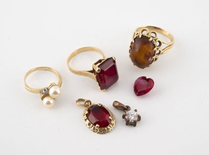 Lot of jewels in yellow gold (750) :

- a...