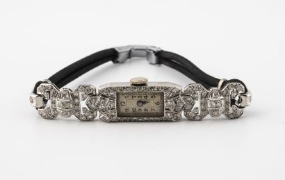  Ladies' wristwatch. 
Rectangular case in platinum (850), with geometrical attachments...