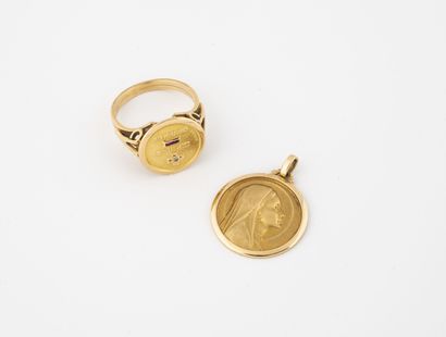 Lot of two jewels in yellow gold (750) including...