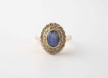 Yellow gold (750) ring centered on an oval...