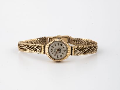 Yellow gold (750) ladies' wristwatch.

Barrel-shaped...