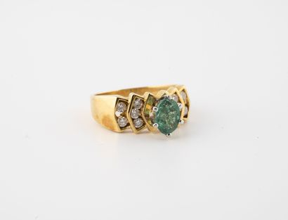 Yellow gold (750) ring centered on a marquise-cut...