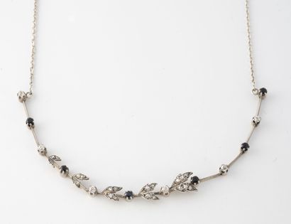 Small necklace in white gold (750) and silver...