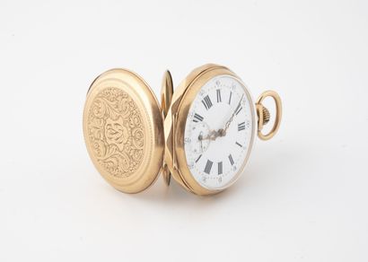 null Pocket watch in yellow gold (750).

Back cover with a chased medallion in a...